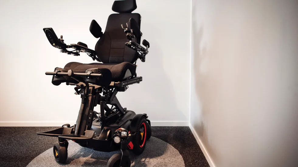 Permobiler kan vara brandfarliga vid laddning. Därför vill man ha ett särskilt garage för permobiler på Sävstagården. 