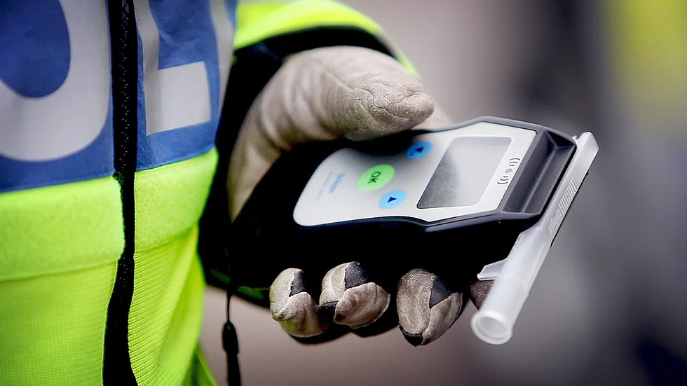Polisen stoppade skoterföraren mitt i natten utanför Skellefteå. Föraren hade 1,64 promille alkohol i blodet, därför åtalas mannen för grovt rattfylleri.