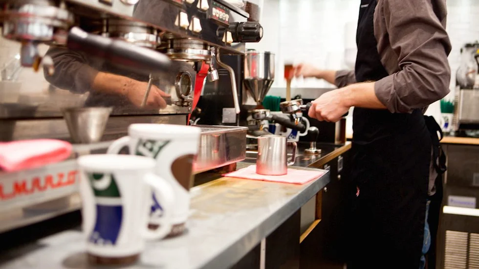 Några timmar efter att tidningen hört av sig till Espresso house pressavdelning, meddelade företaget att städningen, som dröjt nästan ett halvår, var utförd.  