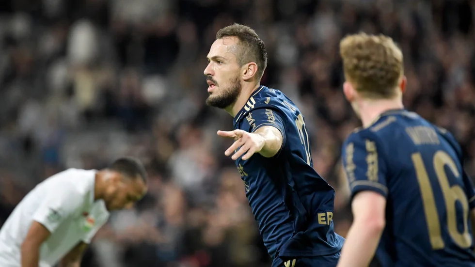Djurgården och Emir Kujovic hoppas att allsvenskan kan starta i mitten av juni. Besked väntas på fredag. Arkivbild.