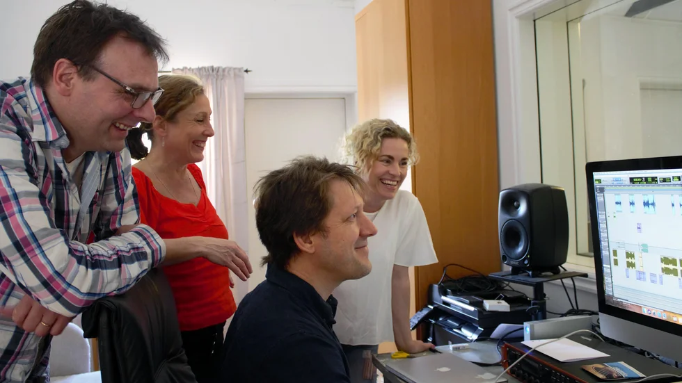 Att Niclas Strand, Mia Poppe, Johanna Widén och Thomas Widén haft roligt i studion är inte att ta miste på. 