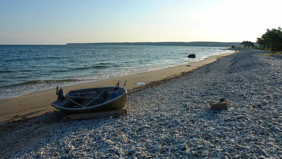 Ihreviken på norra Gotland ligger öde i väntan på semesterfirare och andra besökare från övriga Sverige. Arkivbild.