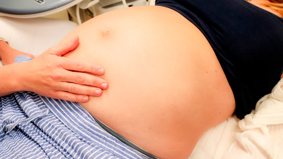 Under coronakrisen har förlossningsavdelningar över hela landet infört restriktioner för att förhindra smittspridningen av covid-19. Arkivbild.