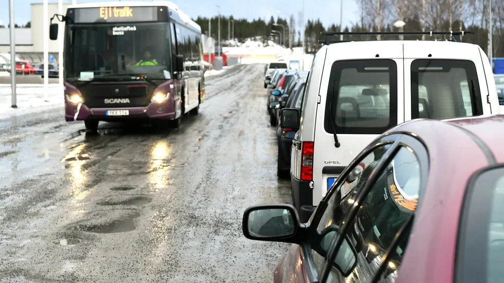 Gatuparkering vid Östra Navet. 