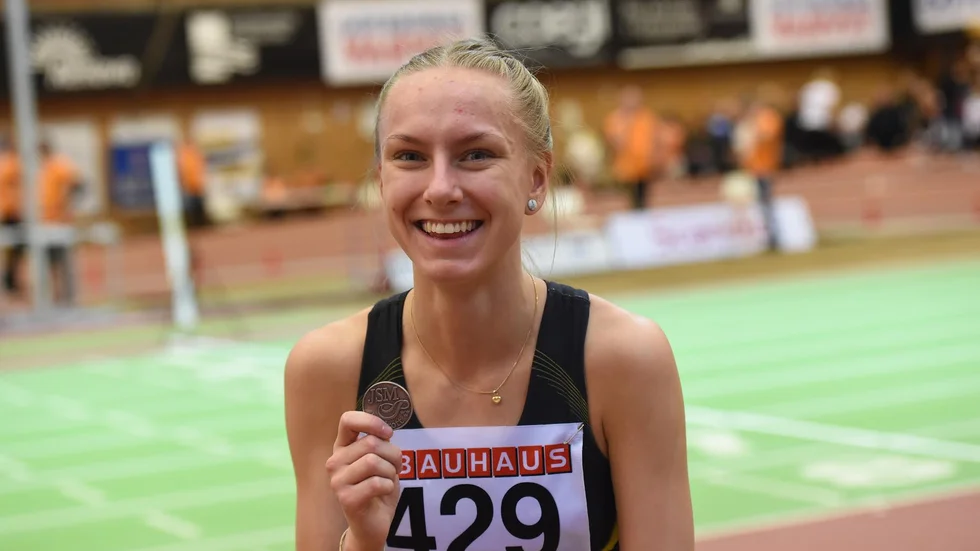 Thea Norlund, Skellefteå AIK, tog silver på 1500 meter.