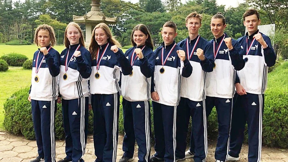 Från vänster: Svante Karlsson, Rebecca Parneryd Lundberg, Magdalena Toffia, Ottilia Wikström, Nikita Piatrenka, Melker Karlsson, Samuel Toffia, Johannes Toffia.