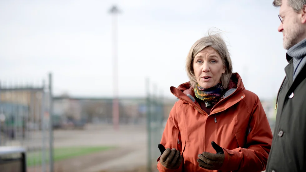 Vi vuxna har ett gemensamt ansvar för att lämna över en bättre värld till våra barn, skriver bland annat Karolina Skog (MP).