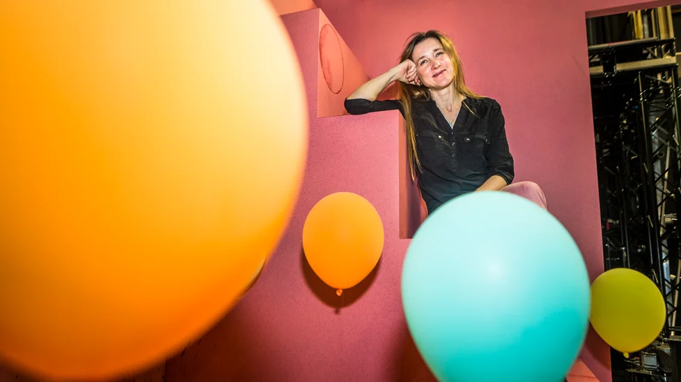 Mikaela Ramel regisserade "Eka över hela staden" på Uppsala stadsteater.