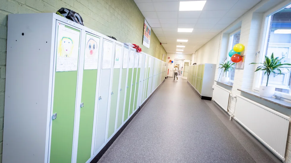 En av regionens nyaste skolor Polhemsskolans korridor. I mätvärdet "Resurser till undervisning" hamnar Gotland på 77:e plats.