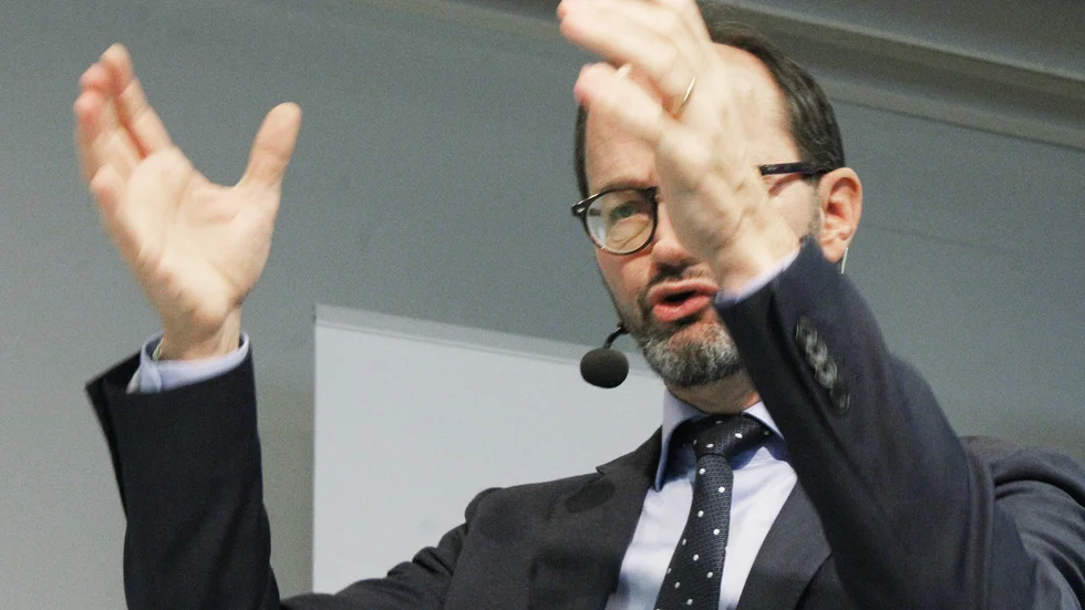 De nya stambanorna med höghastighetståg ska byggas. Frågan är bara när, enligt infrastrukturminister Tomas Eneroth (S).