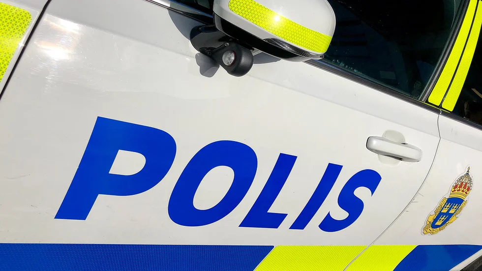 Polisen larmades efter stök i ett trapphus.