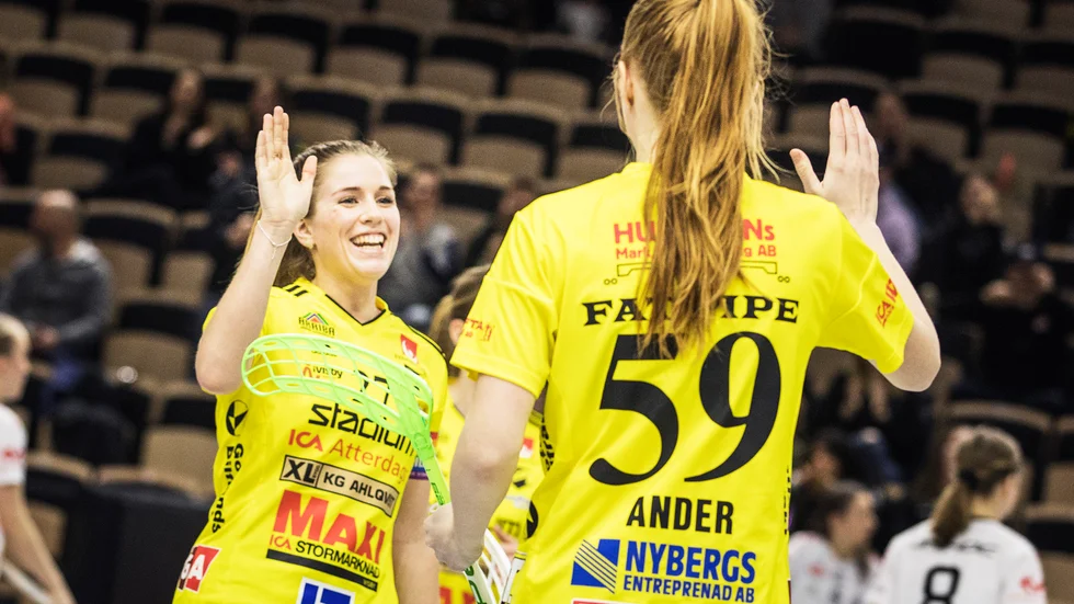 Sara Steen tvingades tacka nej till Euro Floorball Tour men är redo för spel mot Kais Mora på måndag. 