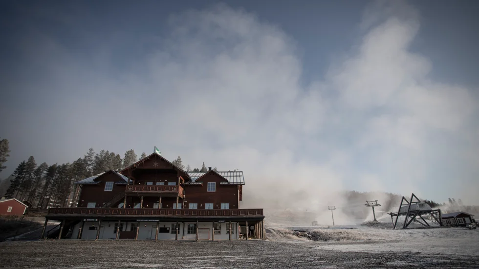Under fredagen skadades en kvinna allvarligt efter en singelolycka med en sexhjuling. Under helgen avled hon av sina skador och föraren misstänks nu för vållande till annans död. 
