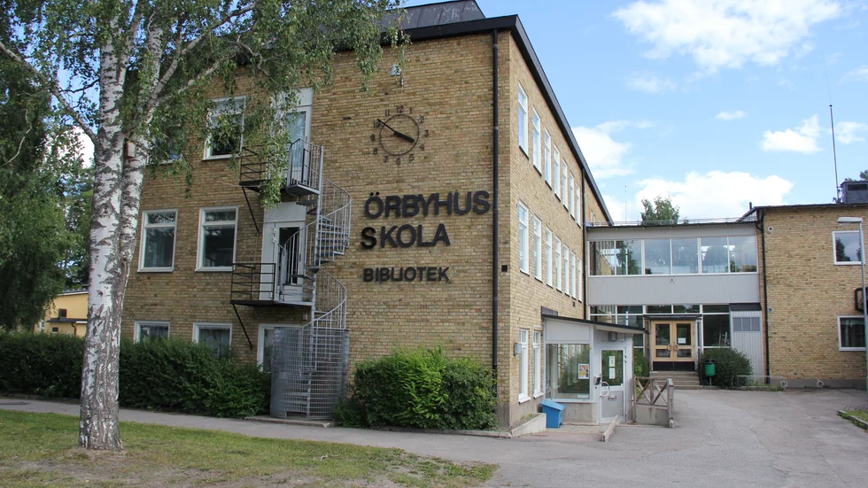 När vi ska äta är den vanliga skolmaten slut, skriver niondeklassare i Örbyhus skola.