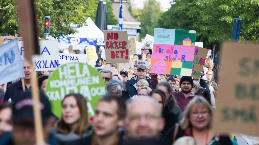 Protesterna är starka mot Luleås planer på att stänga skolor. Den här bilden är från helgens manifestation.