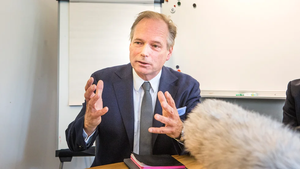 Anders Flanking står fast vid att han vill bjuda in väldigt många gotlänningar till residenset. Men kanske inte nödvändigtvis på en och samma sommarfest.