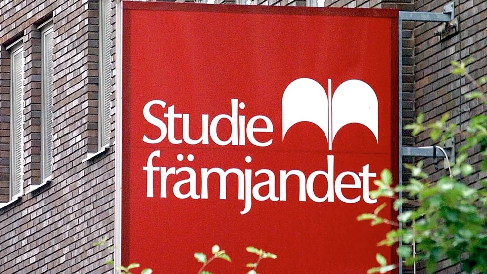 Protestlistor som hundratals individer redan har undertecknat  tyder på ett engagemang och en absolut vilja att ha sin studiecirkel och sin föreningssamverkan kvar på orten där man bor. Det skriver Mait Walderlo i en debattartikel. 