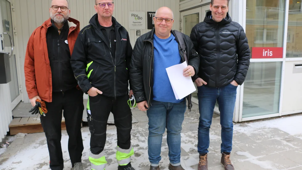 Pitebo hjälper äldre hyresgäster att få gratis hemkörning av maten för att minska smittspridning. Från vänster: Daniel Stenmark, ICA Kvantum, S-E Marklund, Mikael Malmlöf, Piteå taxi, och Niklas Öhman, Pitebo.