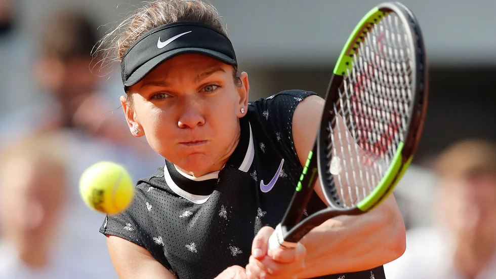 Simona Halep tror att tennisen har mycket att vinna på att slå ihop dam- och herrtourerna. Arkivbild.