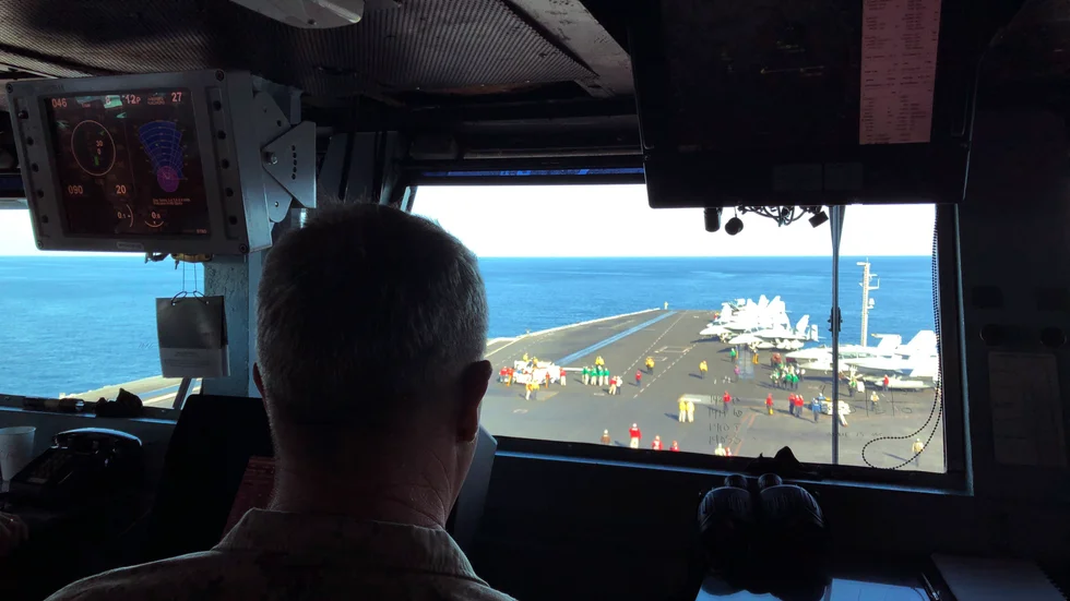 Besättningen ombord på det amerikanska hangarfartyget Harry S Truman får inte komma i land. Skeppet är helt fritt från coronasmitta, och tvingas därför ligga ute till havs. Arkivbild.