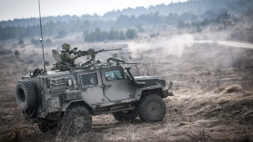 Det kan vara livsfarligt att ge sig in på militära skjutfält under övningar. Arkivbild.