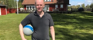 Motala-ordförande prisas – får träskulptur