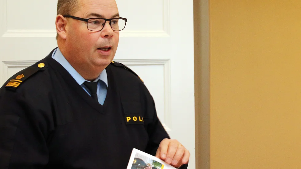 Håkan Karlsson, kommunpolis, har fått rapporter om att oseriösa hantverkare rör sig i området. 