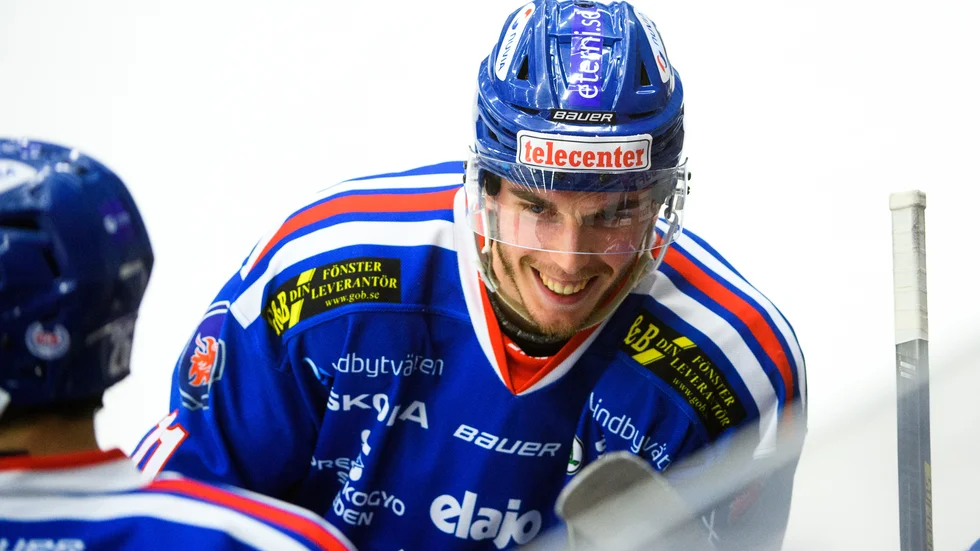 Joakim Thelin har förlängt sitt kontrakt med IK Oskarshamn över de två kommande säsongerna.