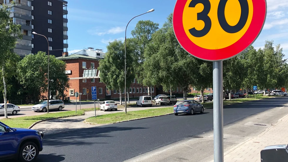Hastigheten i Skellefteå håller på att sänkas. De tre senaste områdena som har påverkats är centrala stan, Prästbordet och Sjungande dalen.