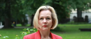 Regeringen avvecklar elbusspremien för snabbt