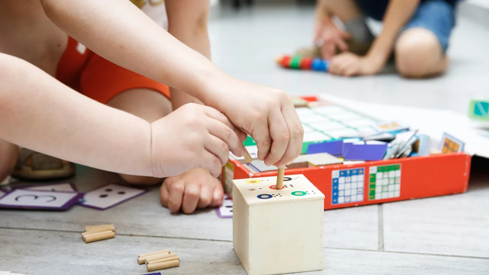 Nya rekommendationer från Folkhälsomyndigheten säger att barn får återvända till förskolan när de varit feberfria ett dygn och känner sig friska. 