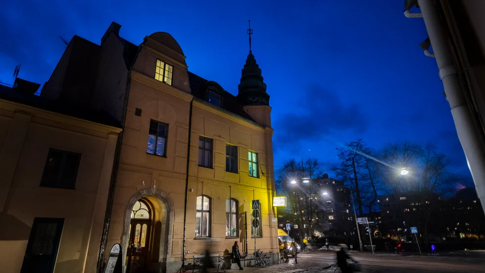 Ungdomens hus ligger på Svartbäcksgatan i Uppsala. Verksamheten stöttar vänsterextrema grupperingar, menar Sverigedemokraterna som därför vill dra in kommunens stöd på drygt 2 miljoner kronor om året.