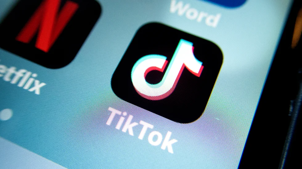 "Några sociala medier används nästan uteslutande av barn och ungdomar. Ett sådant exempel är videointensiva Tiktok, där de mest flitiga användarna är högstadieelever och var tredje barn i spannet 8-11 år använder appen dagligen" skriver Tobias Josefsson.