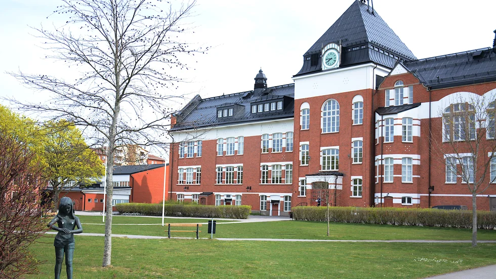 I maj beslutade kommunstyrelsen om anslag till mer omfattande inbrottslarm på gymnasieskolan och kulturskolan, för att stävja inbrotten. 