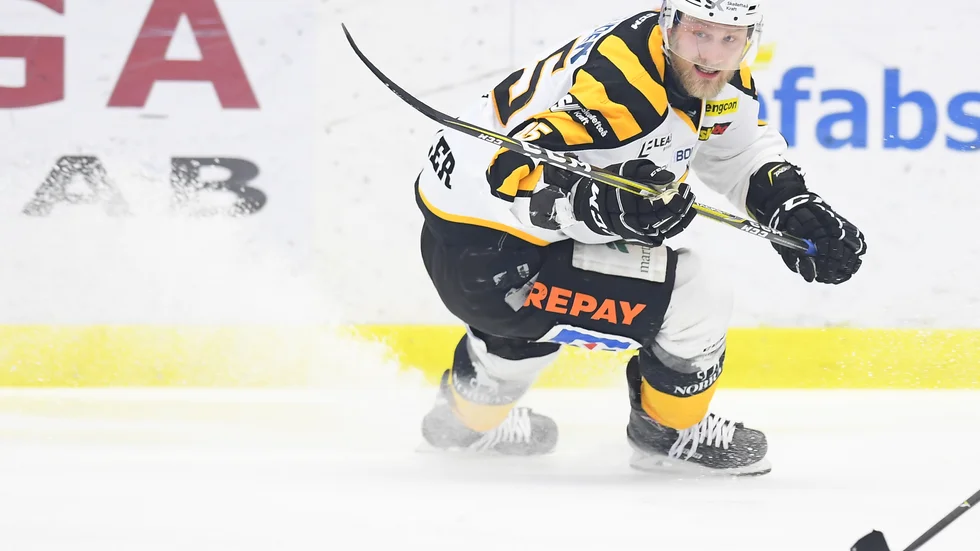 Oscar Möller gjorde två mål och en ass när AIK vann i CHL i Frankrike under lördagskvällen