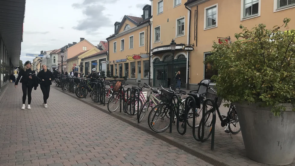 Ett sätt att minska trafiken i städerna är att reglera parkering, genom att exempelvis minska tillgången på parkeringsplatser, skriver Gustaf Lind och Müge Apaydin-Jönsson, WWF.