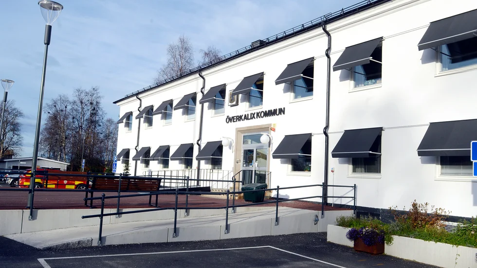 Överkalix kommun söker vårdpersonal för att täcka upp covidutbrottet på ett av kommunens äldreboenden.