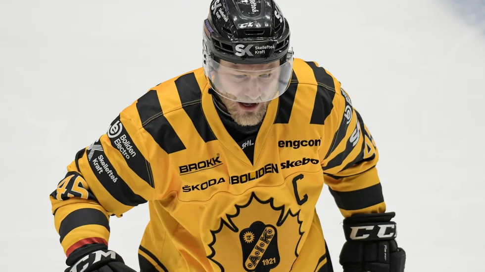  Oscar Möller utgick i första perioden i lördags efter en skada. 