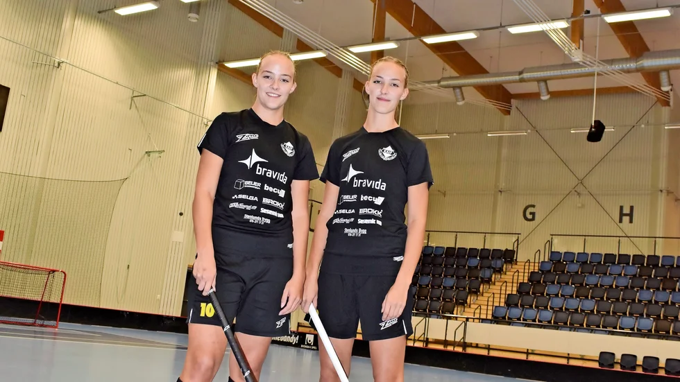 Hanna och Lisa Markstedt gör allsvensk debut i mötet med Klockarberget. I går gjorde laget sin sista träning innan öppningsmatchen.