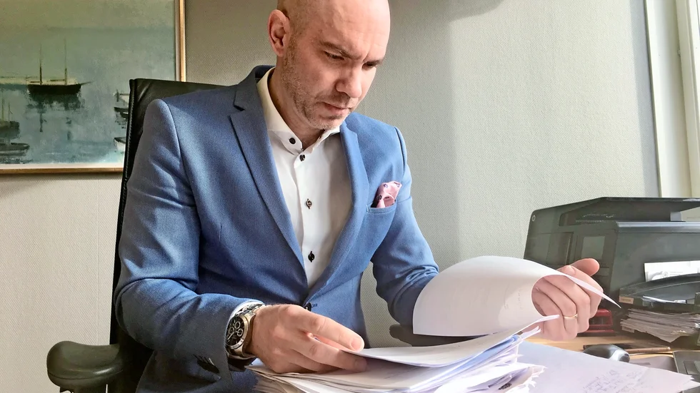 ”Min klient förnekar de påstådda brotten, det är vad jag kan kommentera just nu”, säger advokat Urban Rönnblom.