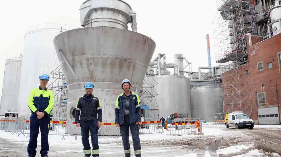 Per Swärd, vd, Peder Ögren, chef för projektavdelningen och Bo Johansson, teknisk chef, har fått planera om ordentligt inför kommande stopp i fabriken.