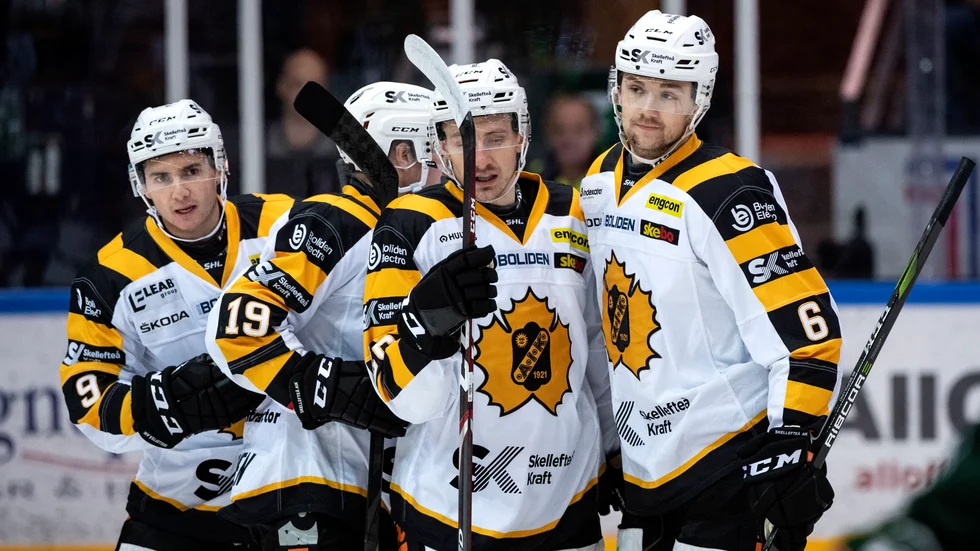Darren Nowick, till vänster, fortsätter som 13:e forward. AIK är tvåa i SHL, 86 poäng, och Frölunda är sjua, 76 poäng. 