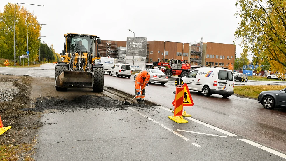 Arbetet med en förbifart pågår. Strax bortom denna korsning ska sedan gångtunneln göras. 