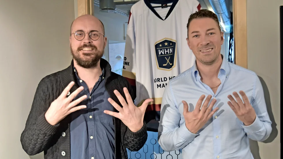 99. VD:n Pär Hultgren och Tomas Nordström gläds åt att ha ”värvat” ”the Great one”.