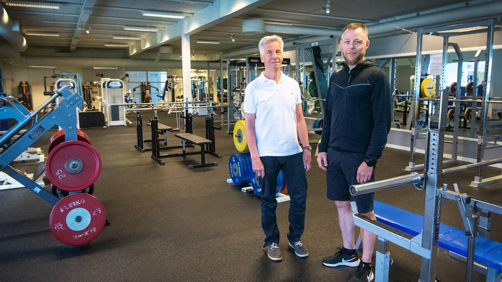 På entréplan i Stil friskvårdscenter finns gymmet, med både maskiner och fria vikter. Göran Suneson, ordförande. Till höger Jonas Abrahamsson, verksamhetschef.