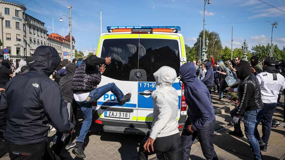 Scen från den allt annat än fredliga demonstrationen i Göteborg.