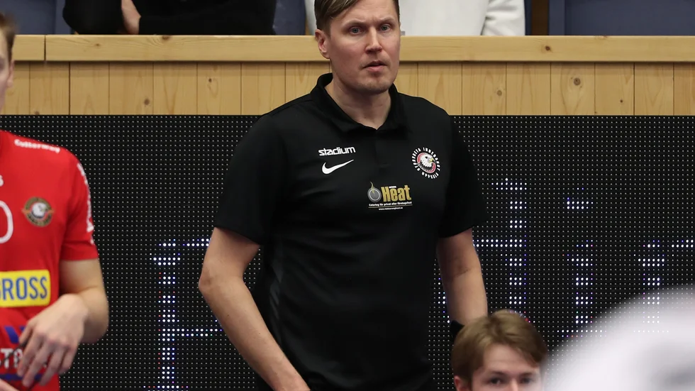 Mika Kohonen blir kvar som assisterande tränare i Storvreta.