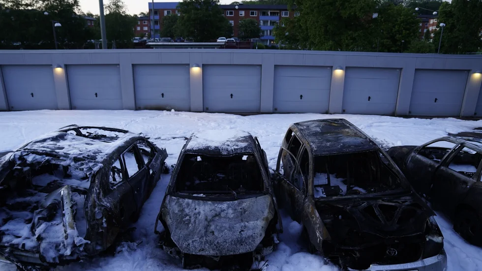 Utbrända bilar i Backa i Göteborg i söndags natt.