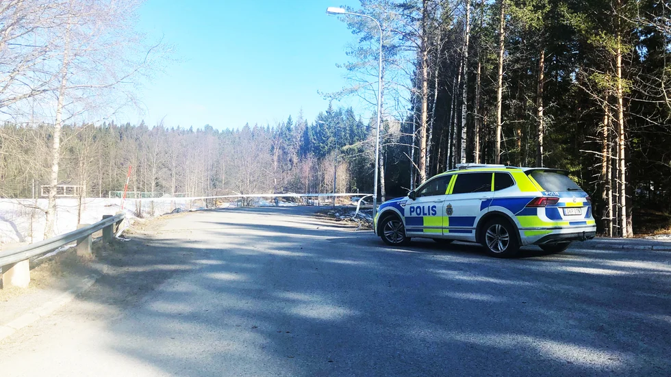 Avfarten från Slalomvägen upp till Boda Borg och motionsspåret på Vitberget spärrades av efter knivdådet.