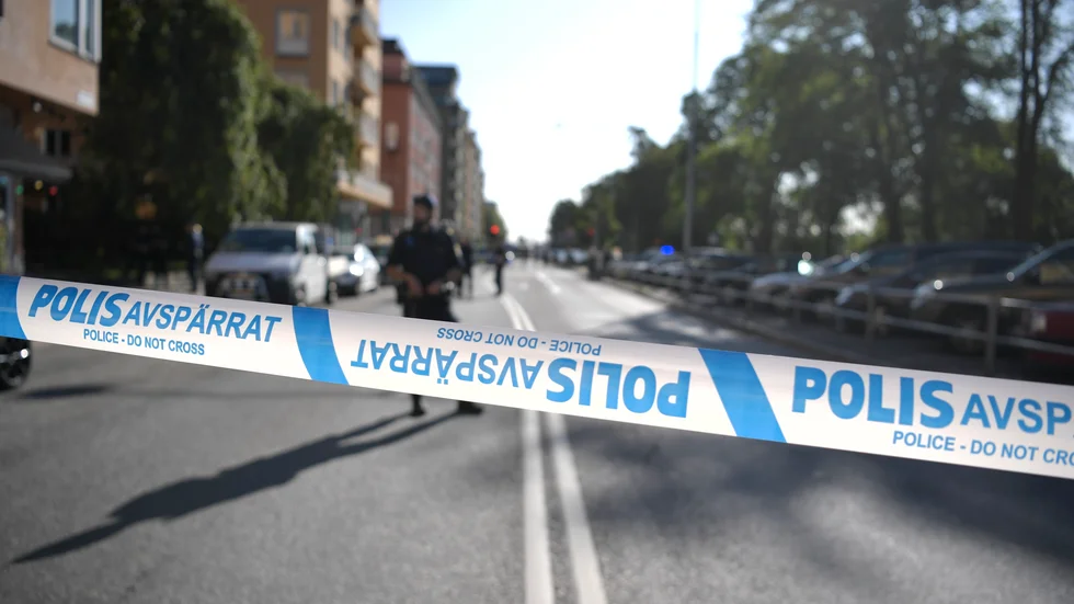 Polisavspärrningar på Kungsholmen i Stockholm, efter att advokaten i september 2019 utsattes för ett mordförsök. Tre personer är nu häktade för att ha planerat ett mord på honom hösten 2018. Arkivbild.
